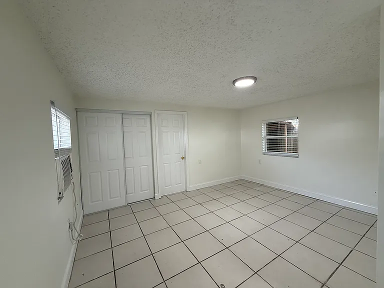 2107 N Sterling Ave #B — Photo 5