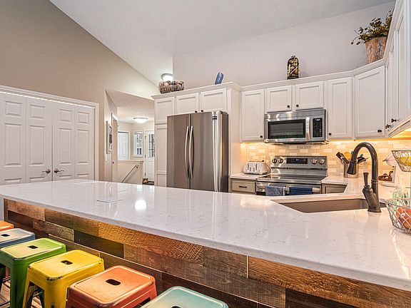 5th image of 14809 Woodswalk Ct #22