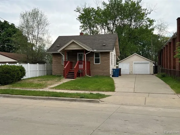 5027 Woodward St, Wayne, MI 48184