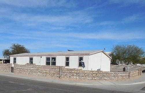 Front view / corner lot