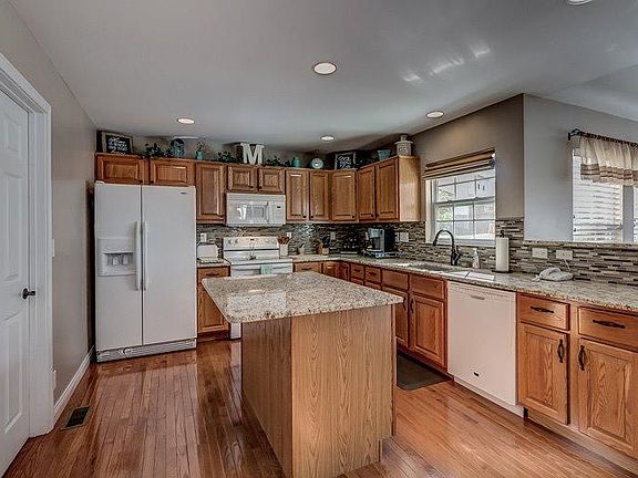 4th image of 455 Sunnybrook Dr