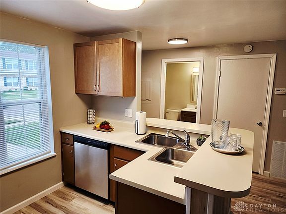 5th image of 2145 Chapel Dr