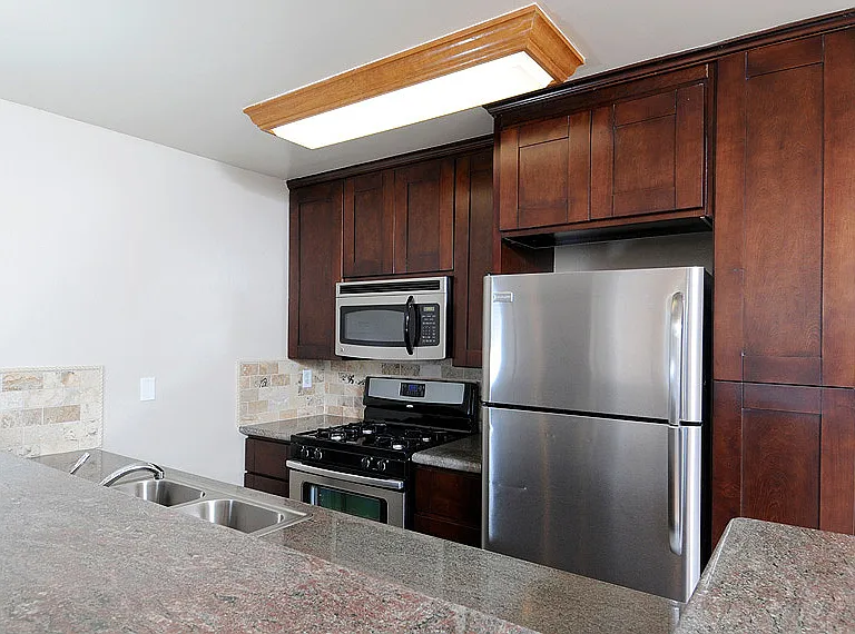 Carmel Heights Apts — Photo 18