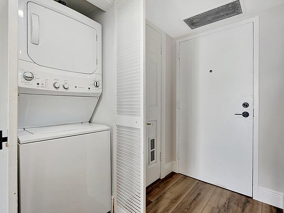 2nd image of 2900 NE 14th Street Causeway #602
