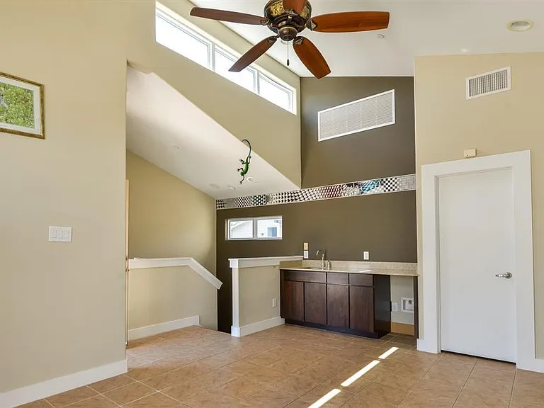 1807 W Webster St — Photo 27