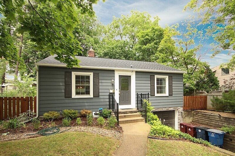 1st image of 1702 Jackson Ave #1