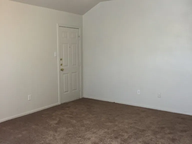 1430 Shoshoni Trl — Photo 3