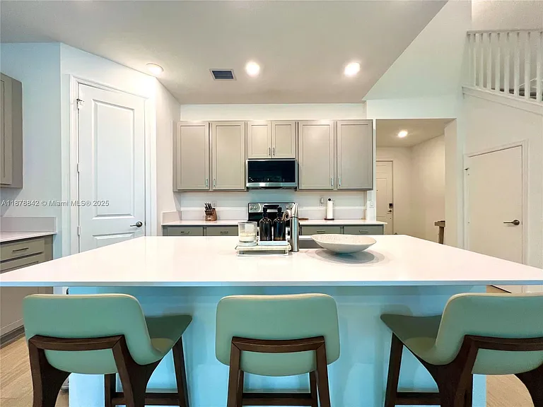 9045 Zevon Ct — Photo 6