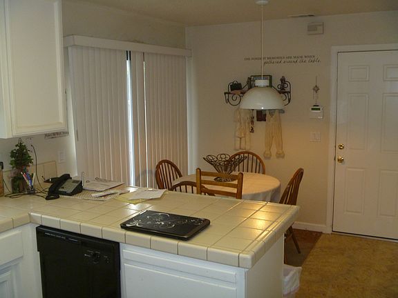 Kitchen/Breakfast Nook