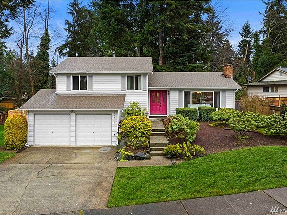 This 3 bedroom tri level home is situated on a greenbelt lot offering privacy and serenity 