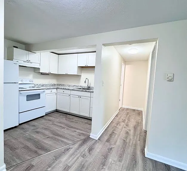 40 Mellen St #3 — Photo 1