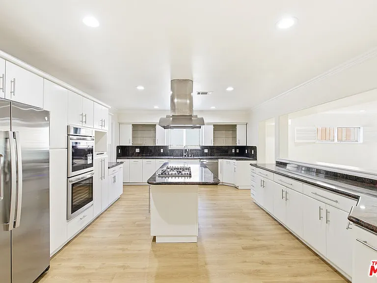 23114 Mariano St — Photo 12