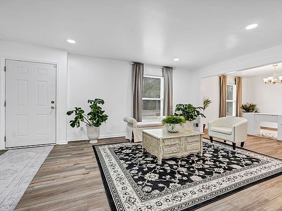3rd image of 2927 Cranbrook Ln