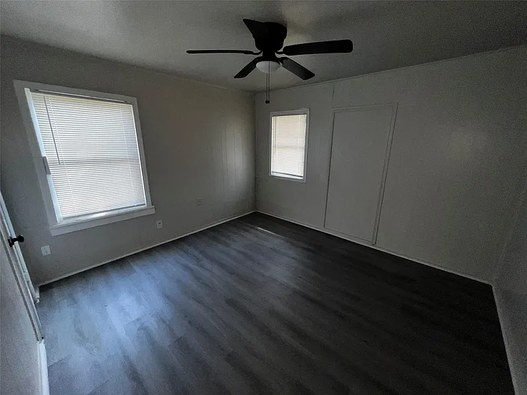 5401 Doolittle Blvd — Photo 11