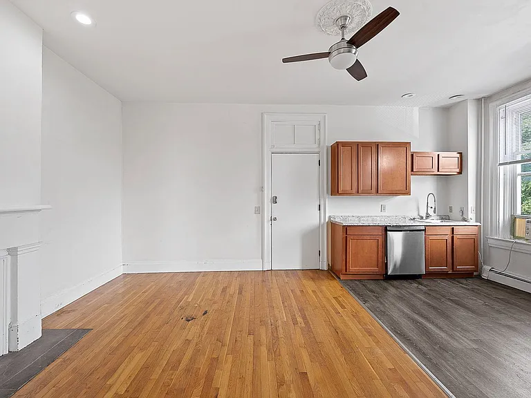 2419 Vine St #5 — Photo 4