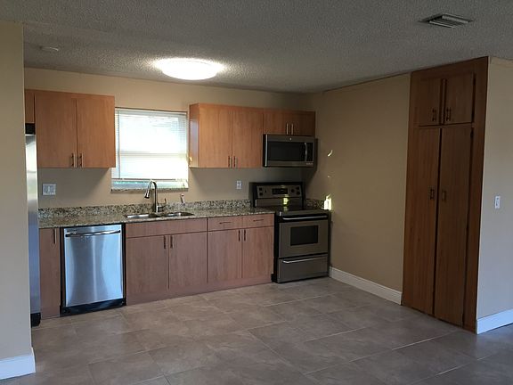 For rent in Hollywood 7561 Raleigh St 4