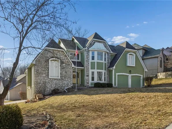 5633 Oakview St, Shawnee, KS 66216