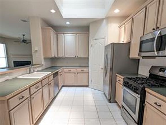 4th image of 2207 Sandra Dr