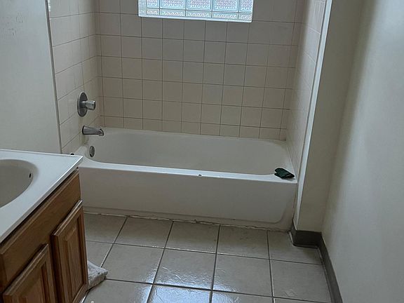3rd image of 1752 W Garfield Blvd #2E