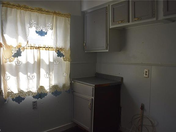 4th image of 1805 Washington Ave