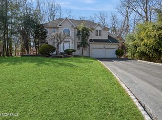 10 Banff Ct, Morganville, NJ 07751
