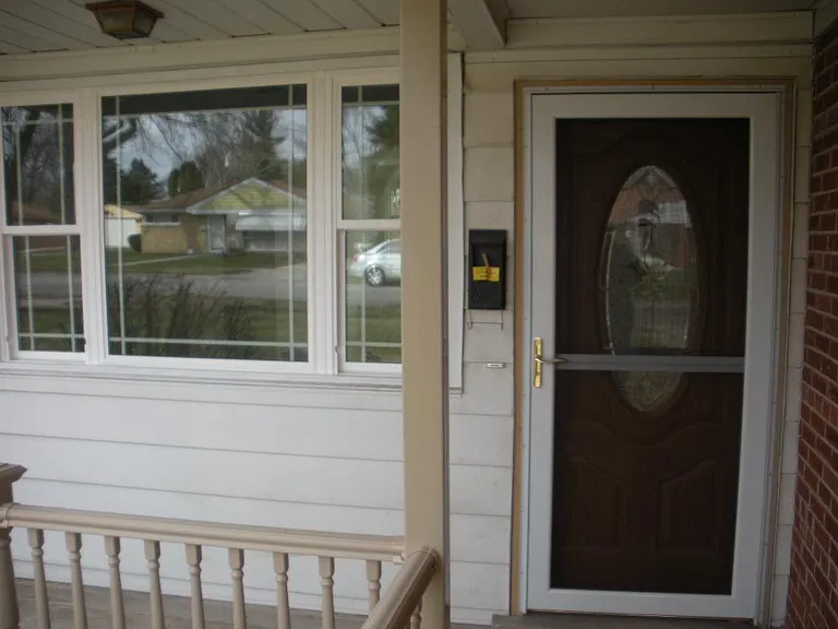 4203 Crestview Dr — Photo 2