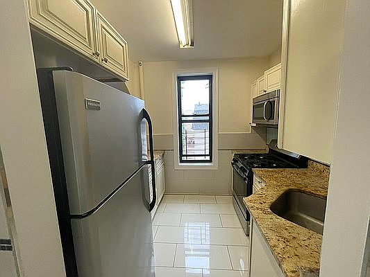 1st image of 780 E 2nd St APT D