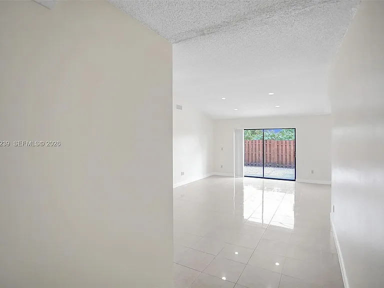 11529 SW 133rd Ter — Photo 8