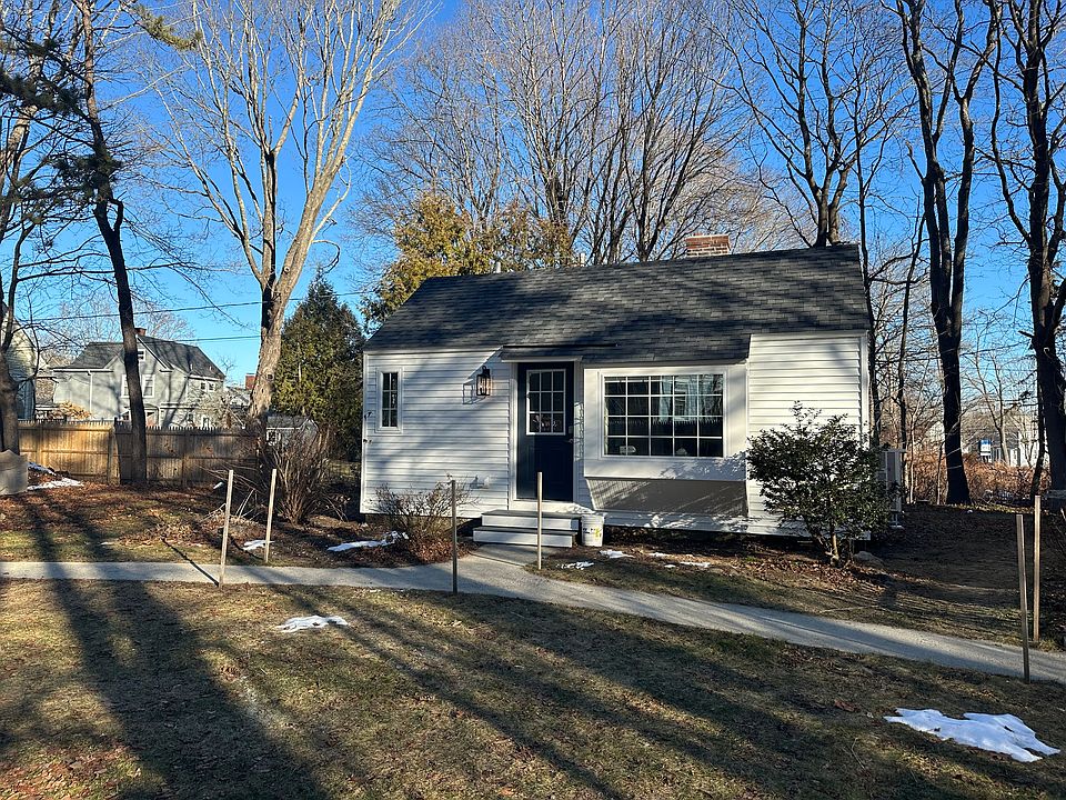 Outside view of cottage, side yard to left is used exclusively for cottage. Yard in front of walk is common area, all mowing and snow removal on walks and driveway is taken care of by the HOA.