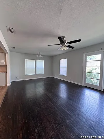 211 Cresham Dr — Photo 6
