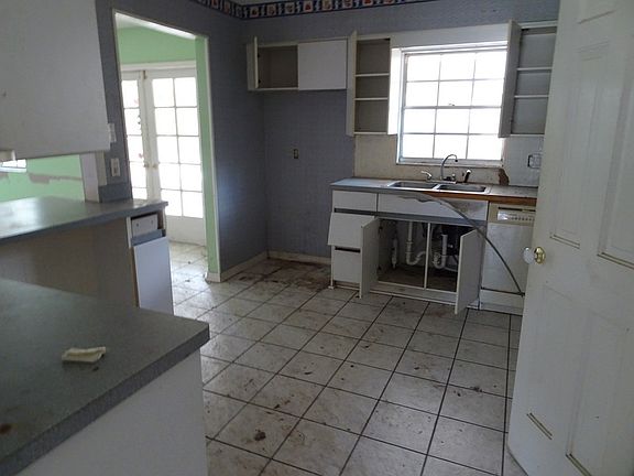 5th image of 2624 Shorewood Ln
