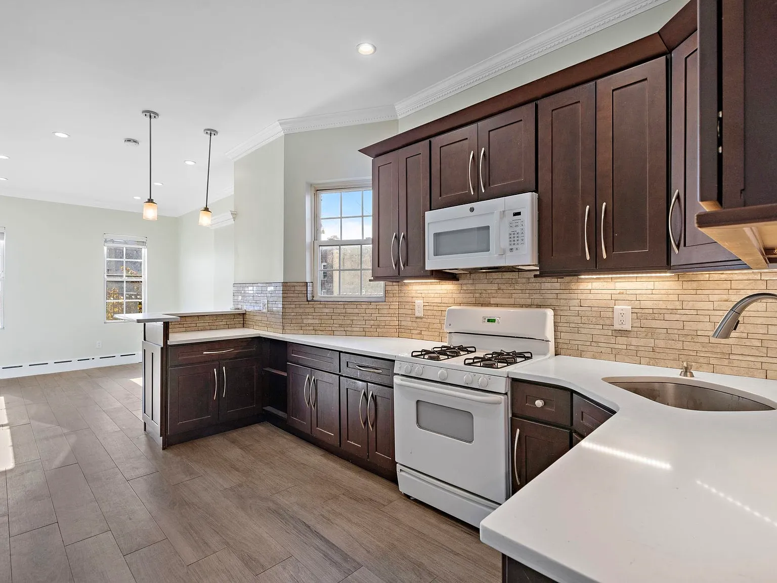 1 bed, 1.0 bath, 600 sqft, $2,150 — Photo 1
