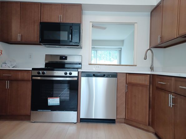 21 Essex Sq