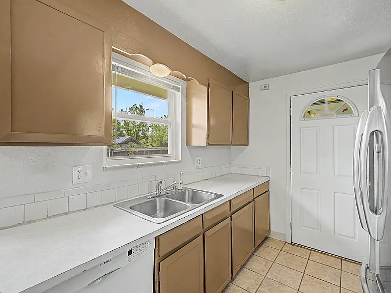 2519 Danbury Dr — Photo 14