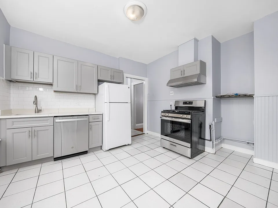 18 Edith Ave #2