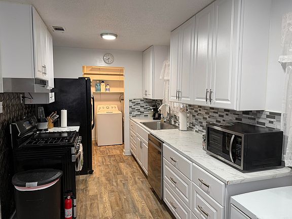 3rd image of 7205 Oxford Dr