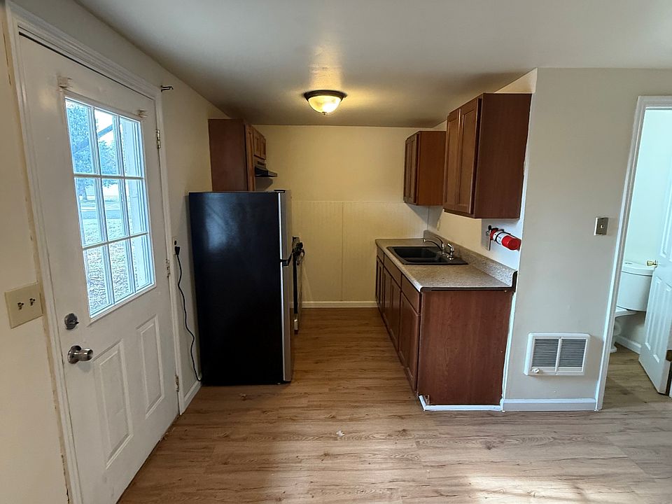 2nd image of 1005 Saint Clair Ave #A