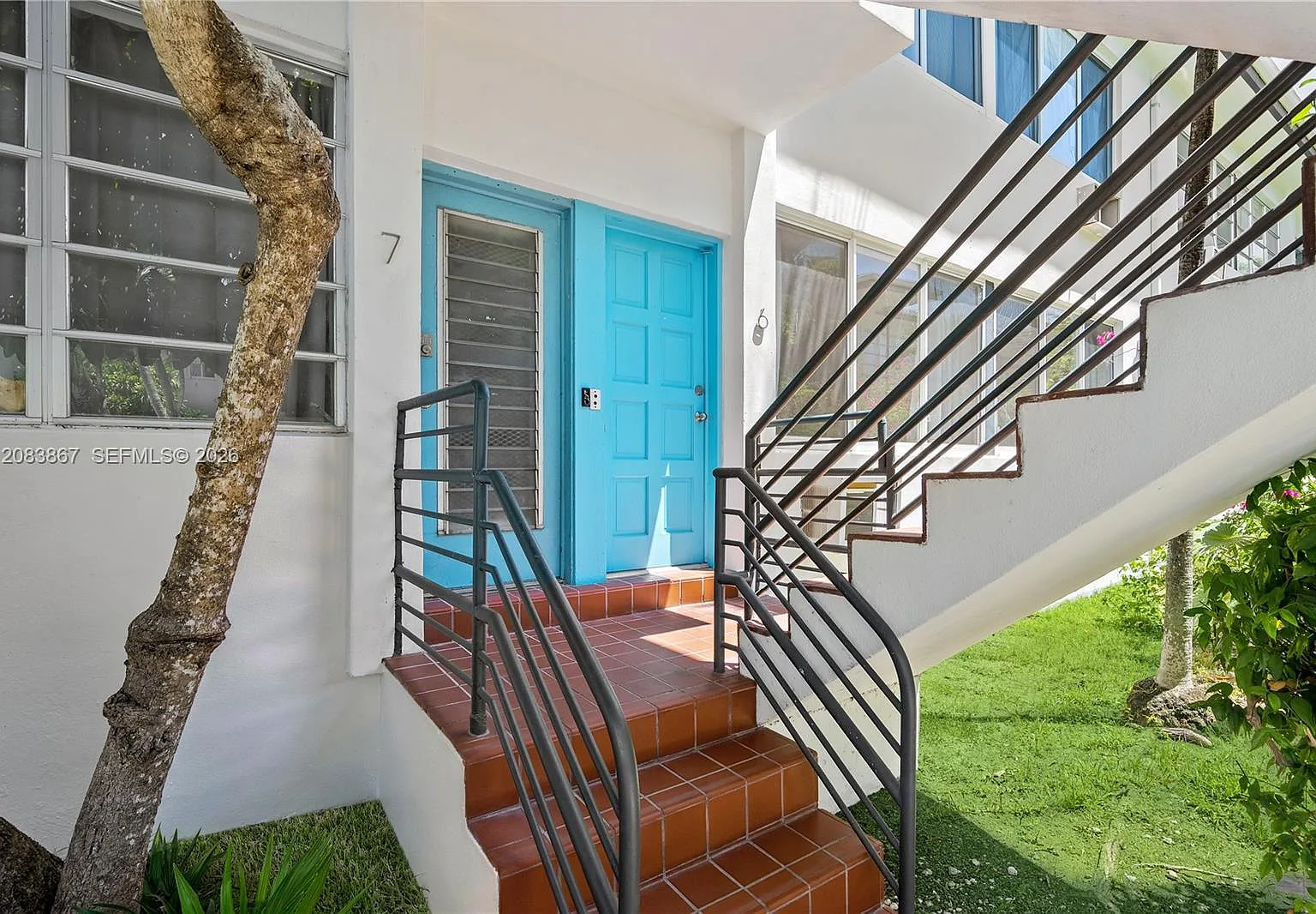 The Esquire House Of M B — Photo 2