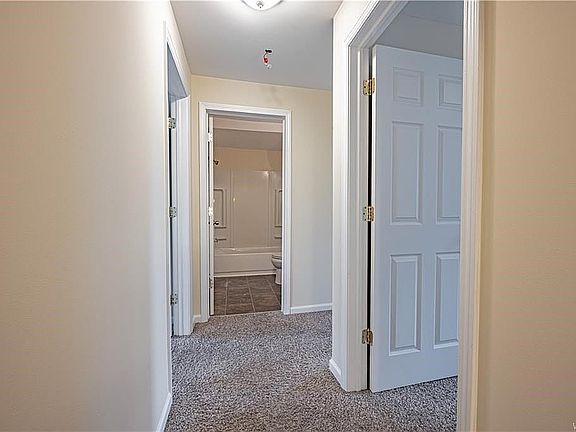 4th image of 4019 Bell St