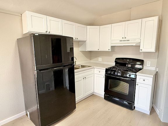 4th image of 1041 Lake Ave #5