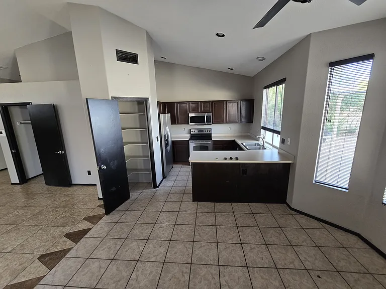 8228 W Palmaire Ave — Photo 3