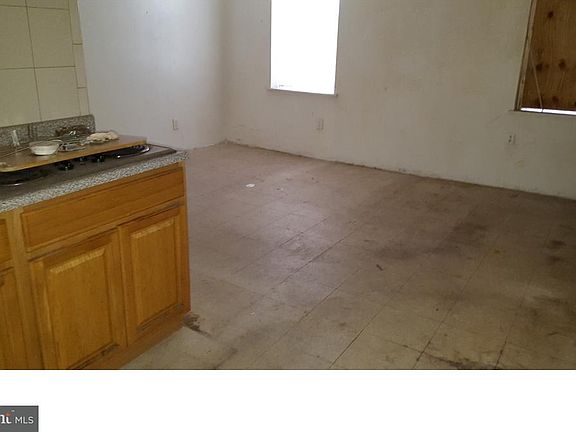3rd image of 2733 Kensington Ave