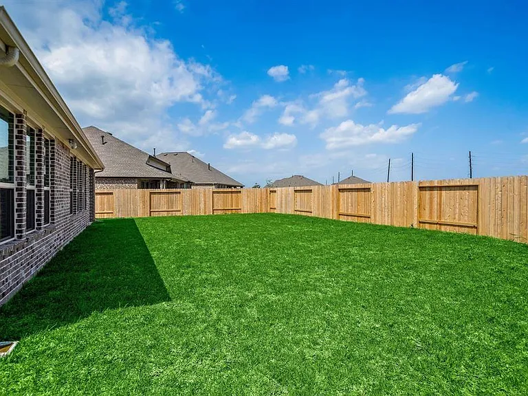2403 Madera Landing Ln — Photo 37