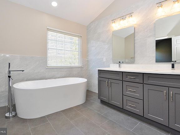 3rd image of 5507 Edson Ln