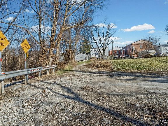 4th image of 208 N County Rd