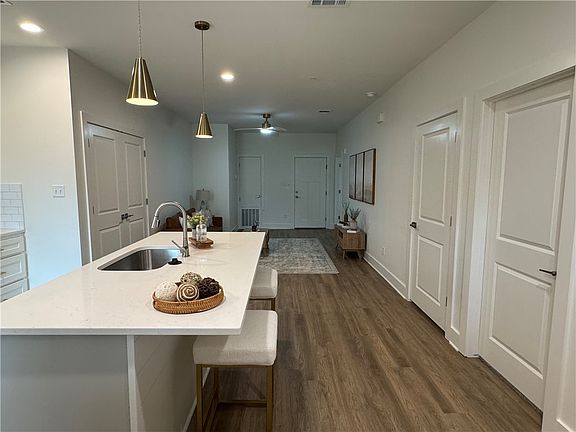 4th image of 4011 Aspen St #116