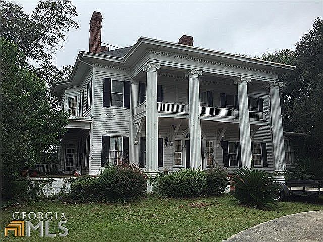 1st image of 725 College St