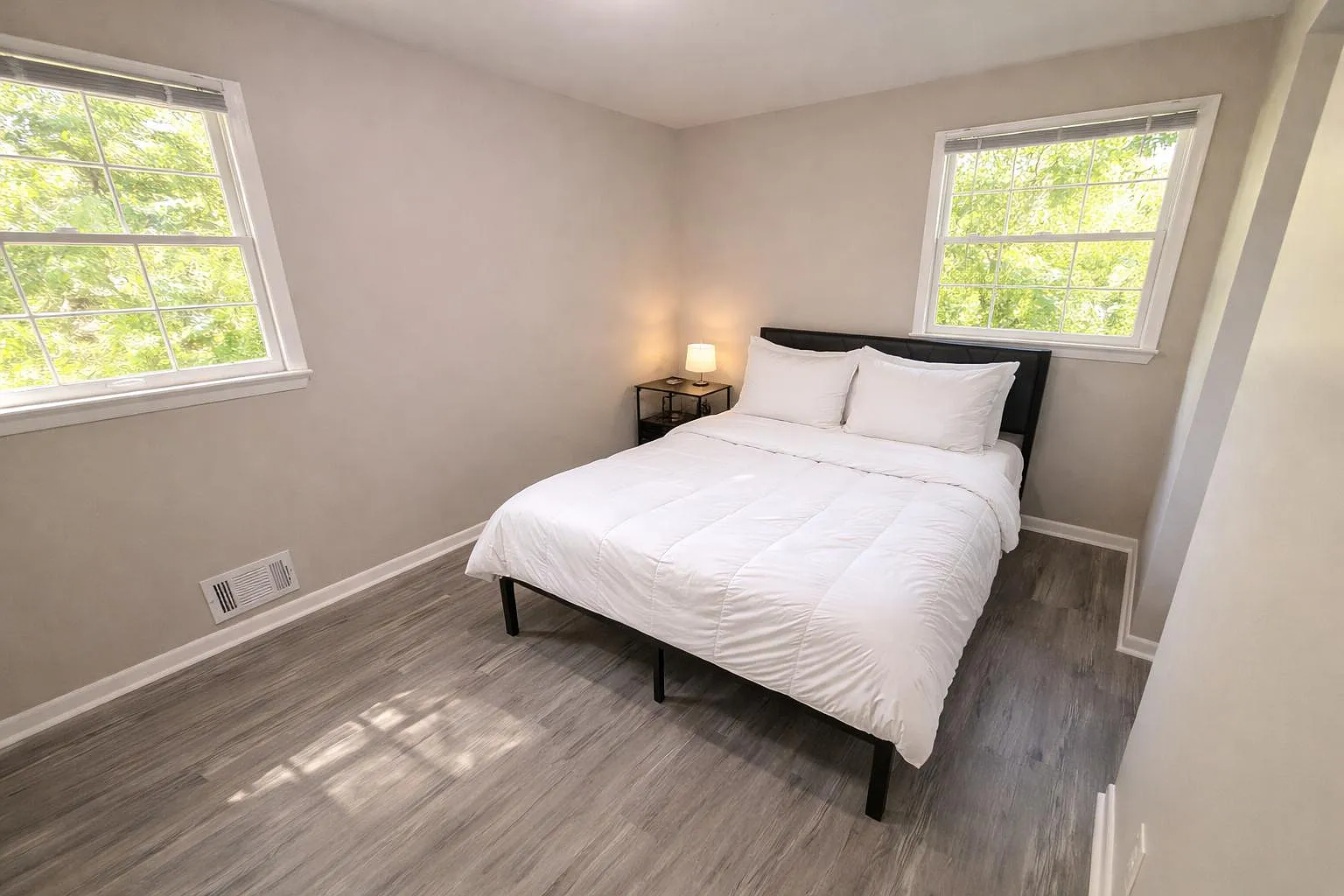 4 bed, 3.0 bath, 2100 sqft, $719 — Photo 1