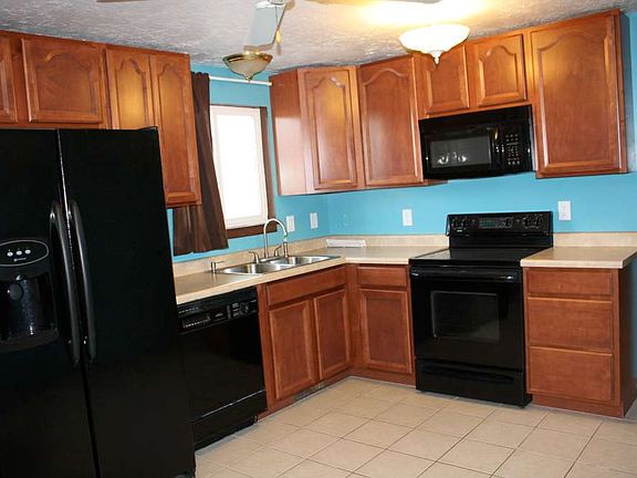7663 S 2450 W - 03 Kitchen view 2_01192015