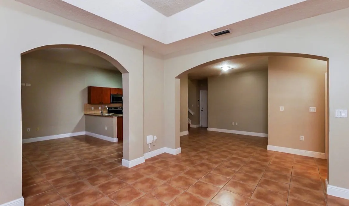 3 bed, 2010 sqft, $3,500 — Photo 4